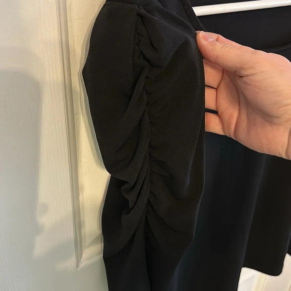 Free Press Clothing Women’s (L) Black 3/4 Ruched Sleeve Scoop Neck Blouse - Picture 3 of 6